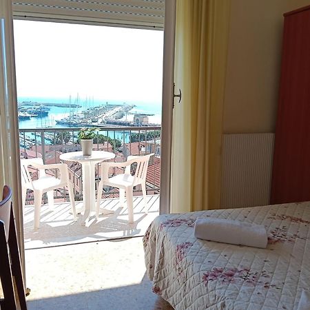 Hotel Robinia Imperia Eksteriør bilde
