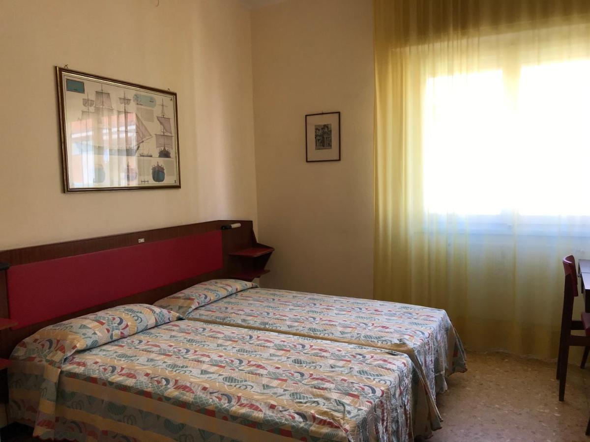 Hotel Robinia Imperia Eksteriør bilde