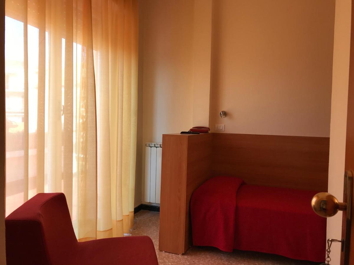 Hotel Robinia Imperia Eksteriør bilde