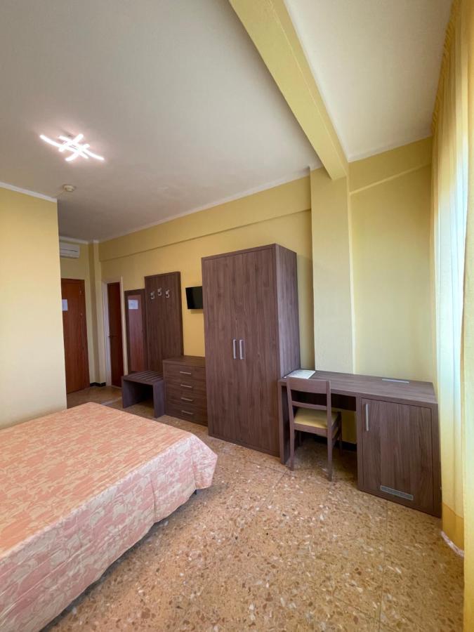 Hotel Robinia Imperia Eksteriør bilde
