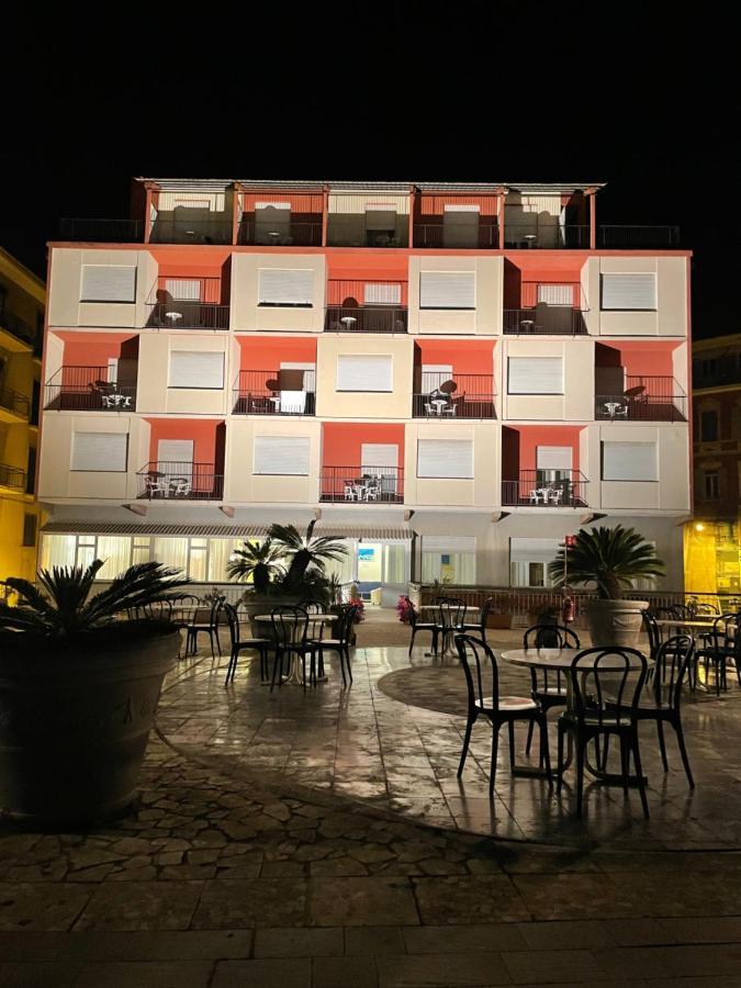 Hotel Robinia Imperia Eksteriør bilde