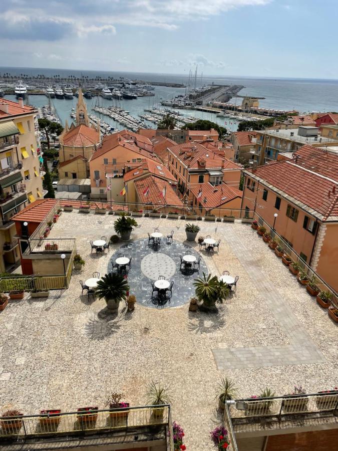 Hotel Robinia Imperia Eksteriør bilde