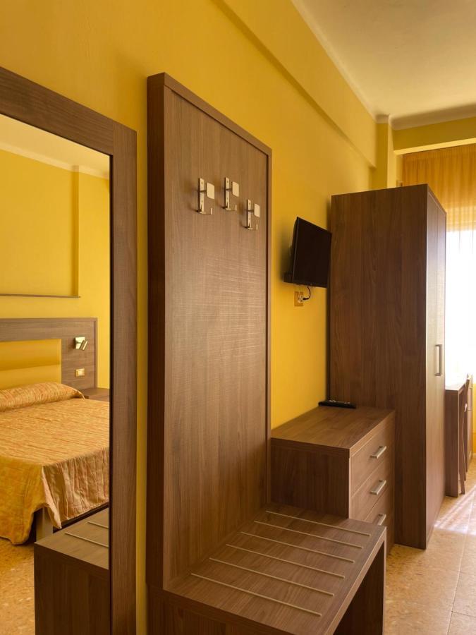 Hotel Robinia Imperia Eksteriør bilde