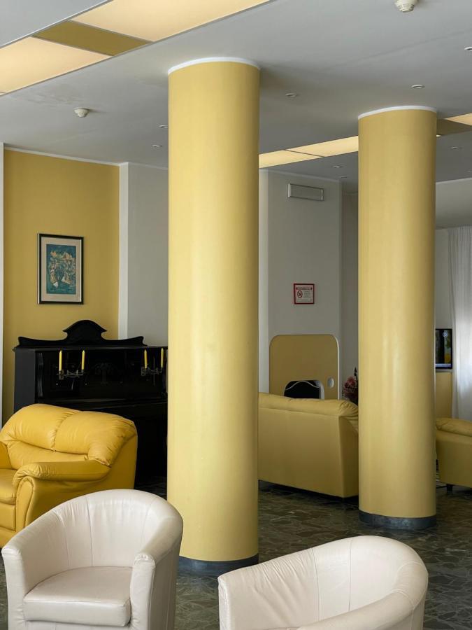 Hotel Robinia Imperia Eksteriør bilde