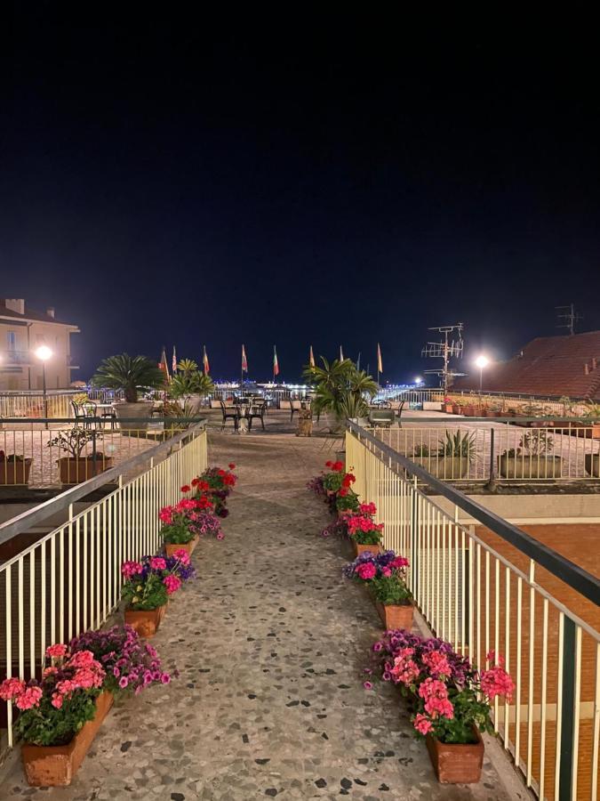 Hotel Robinia Imperia Eksteriør bilde