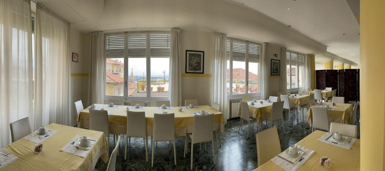 Hotel Robinia Imperia Eksteriør bilde