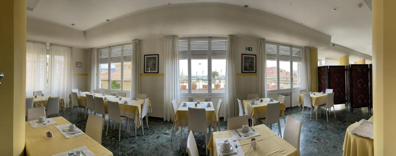 Hotel Robinia Imperia Eksteriør bilde