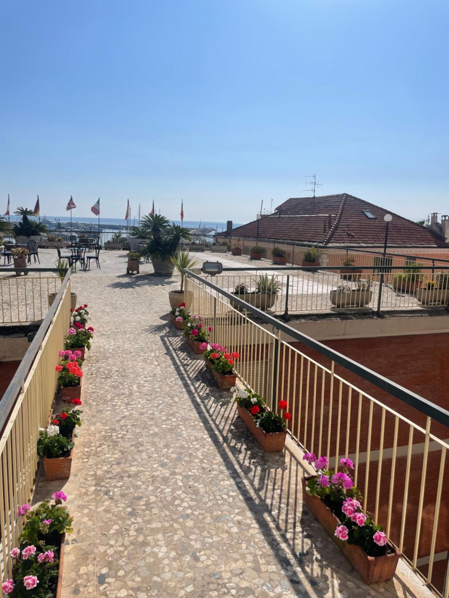 Hotel Robinia Imperia Eksteriør bilde