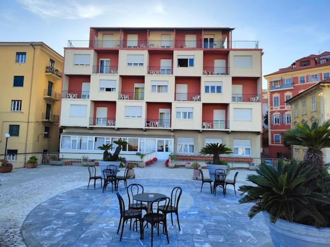 Hotel Robinia Imperia Eksteriør bilde