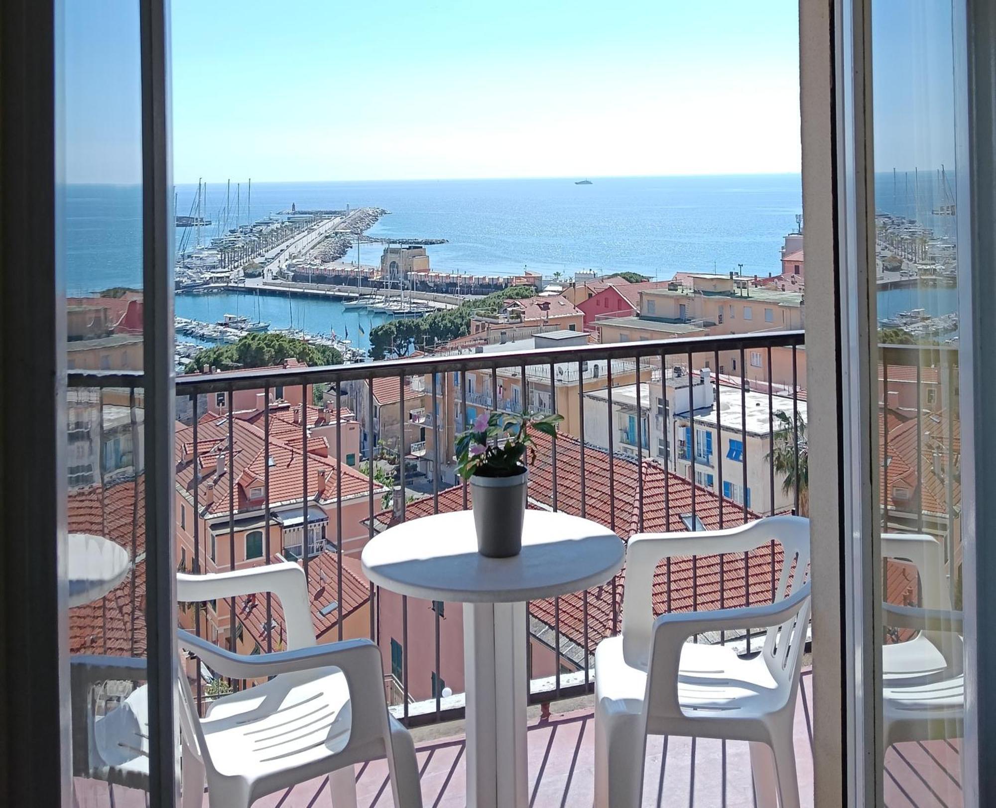 Hotel Robinia Imperia Eksteriør bilde