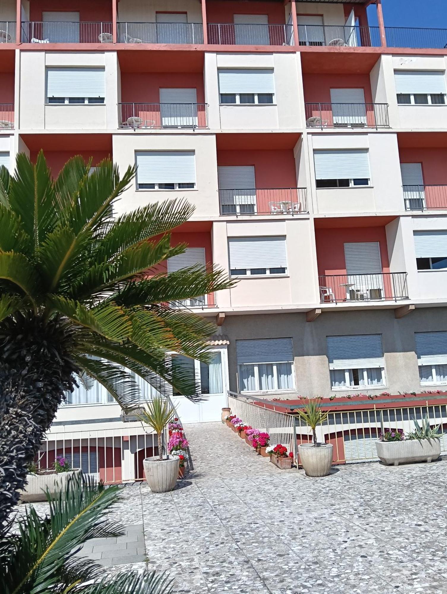 Hotel Robinia Imperia Eksteriør bilde