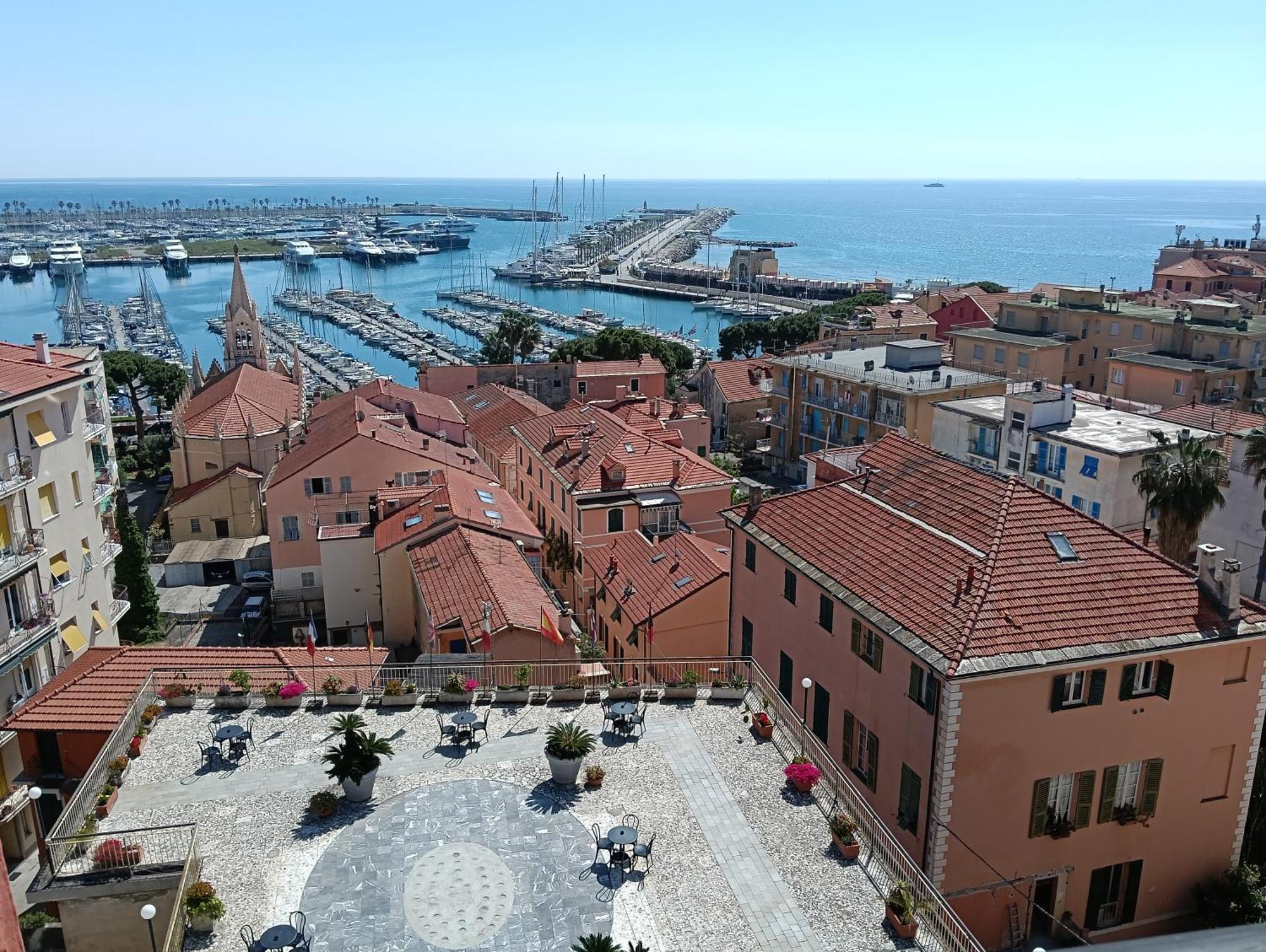 Hotel Robinia Imperia Eksteriør bilde