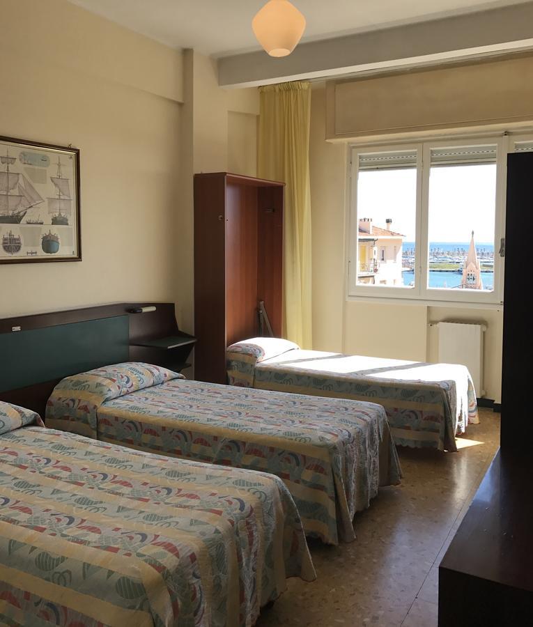 Hotel Robinia Imperia Eksteriør bilde