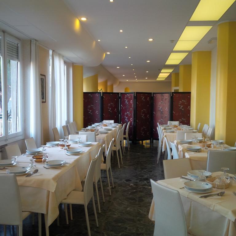 Hotel Robinia Imperia Eksteriør bilde