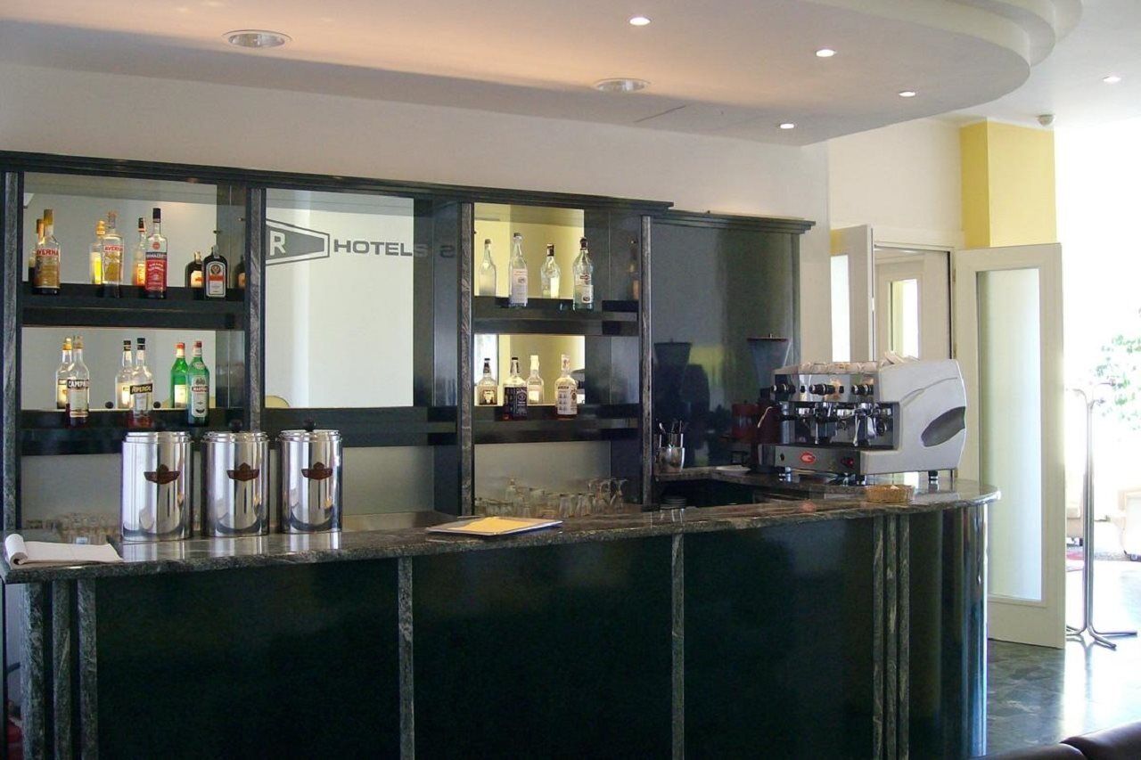 Hotel Robinia Imperia Eksteriør bilde