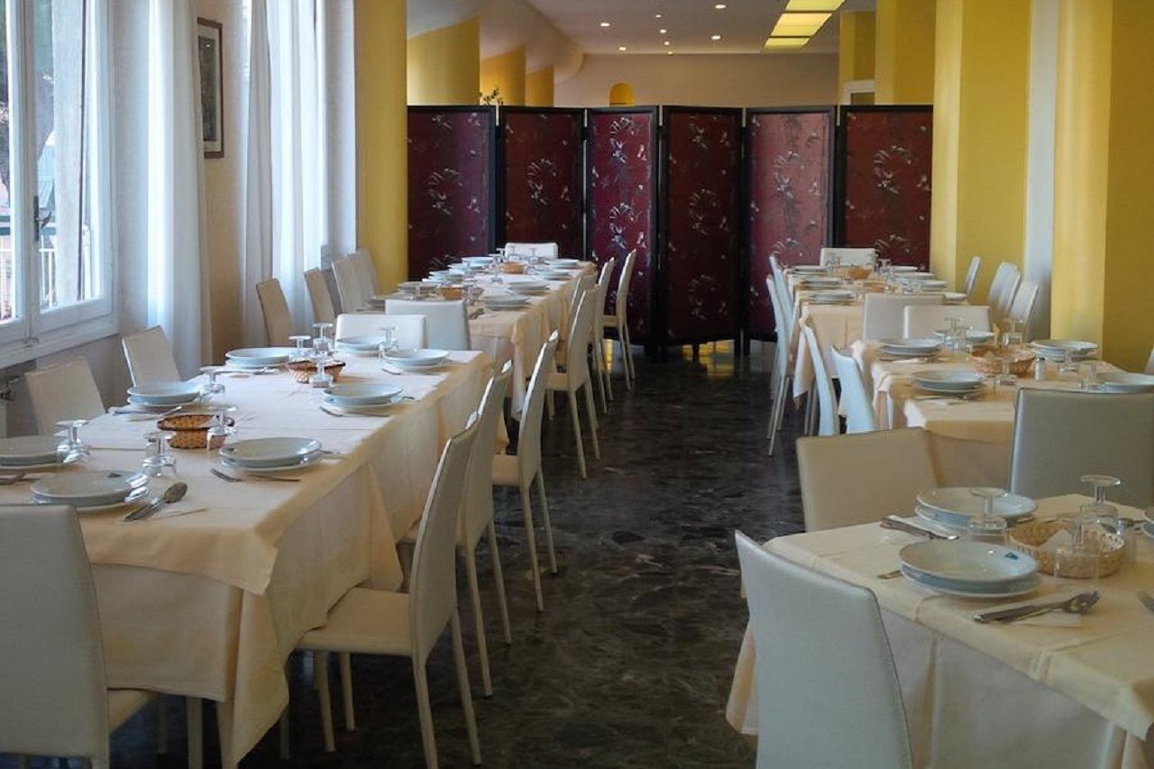 Hotel Robinia Imperia Eksteriør bilde